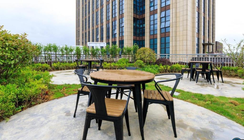 Hanting Premium Xinzhuang Business Center Hotel 3*